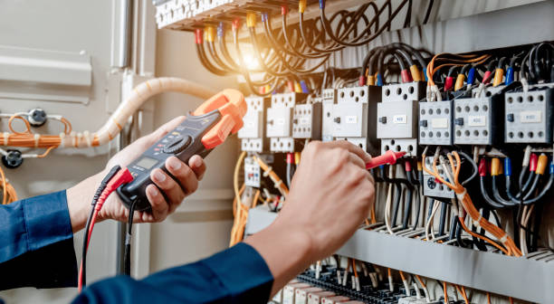 Best Affordable Emergency Electrician  in Des Moines, IA